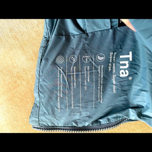 Aritzia Giga Puff 2019-2020 szn GENTLY USED Puffer - Picture 5 of 11